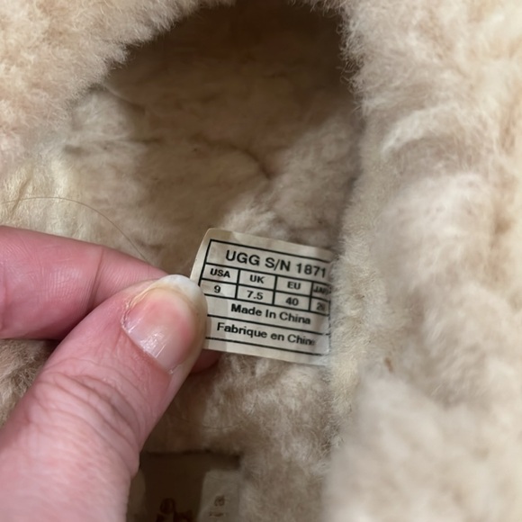 Ugg Moccasin Slippers #1871 Women's Sheepskin tan size 40/us 9 - Picture 6 of 6